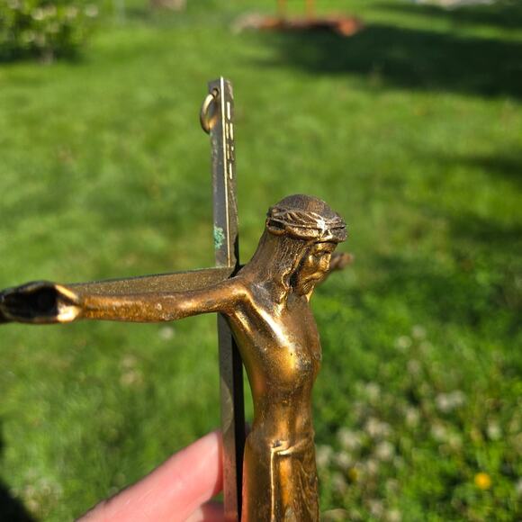 Vintage Inri Brass Tone Metal Wall Hanging Cross Crucifix - Picture 5 of 11